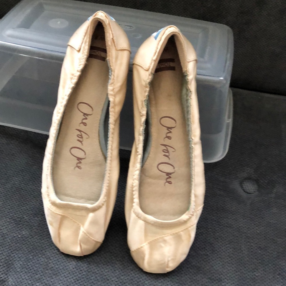 Tom’s Ballet Flat Size 8